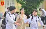 Cận cảnh các thí sinh tập trung làm bài trong phòng thi
